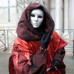 Как да направите маска със собствените си ръце за Хелоуин?