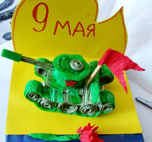 Занаяти за 9 май със собствените си ръце: резервоар от хартия