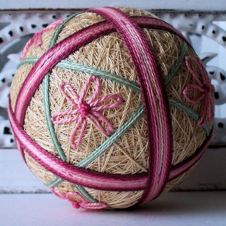 Temari: топки от конец Temari: топки от конец