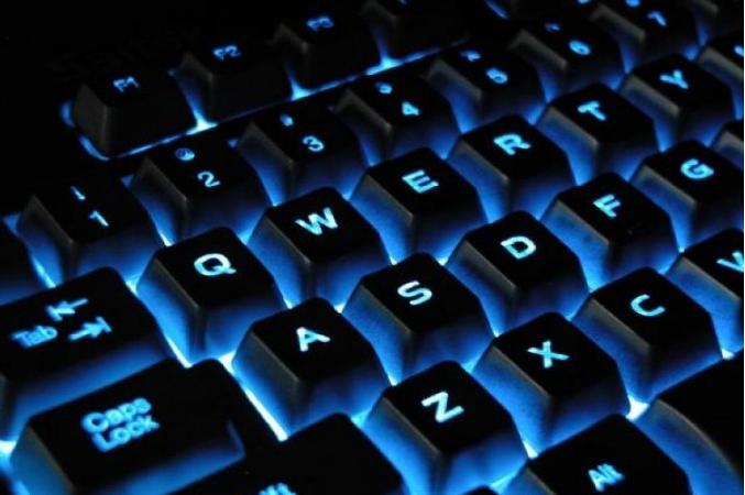 Често ли работите на компютър в тъмното? Светодиодите под клавишите - това ви е необходимо