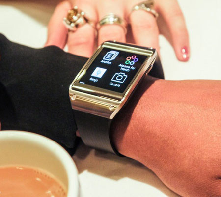  Samsung Galaxy Gear часовник