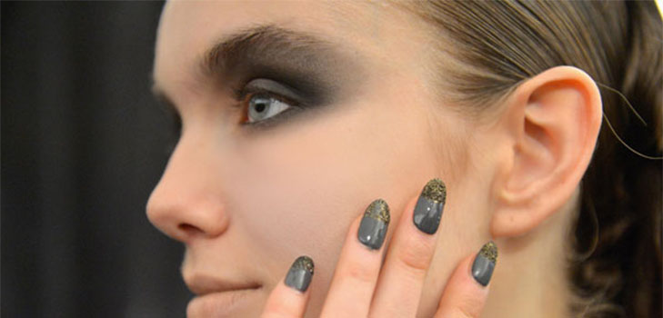 Glitter и Swarovski камъни като тенденция на зимния маникюр 2016-2017