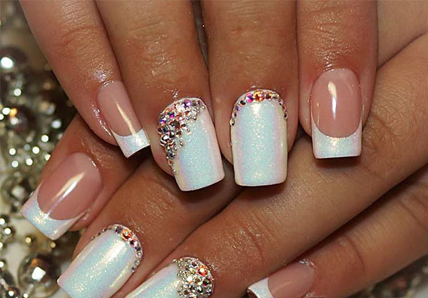 Glitter и Swarovski камъни като тенденция на зимния маникюр 2016-2017