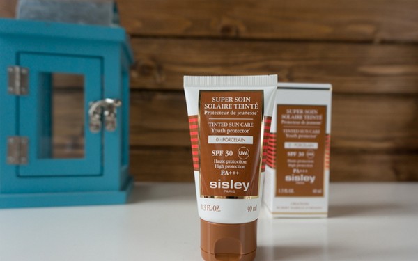 Спрей от бутилката: слънцезащитен нюанс Sisley Tinted Sun Care