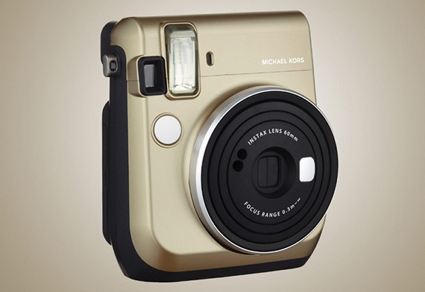 Модна камера: Майкъл Корс X Fijifilm Instax Mini 70
