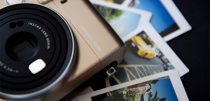 Модна камера: Майкъл Корс X Fijifilm Instax Mini 70
