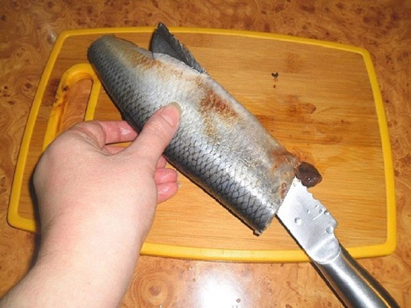 Как правилно и бързо да отрежете херинга от костите