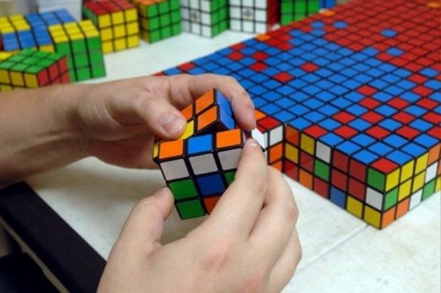 Как да добавите куба на Рубик; събирайте куб 3x3 на Rubik, монтажни диаграми