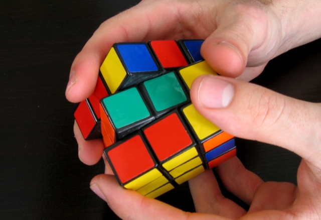 Как да добавите куба на Рубик; събирайте куб 3x3 на Rubik, монтажни диаграми