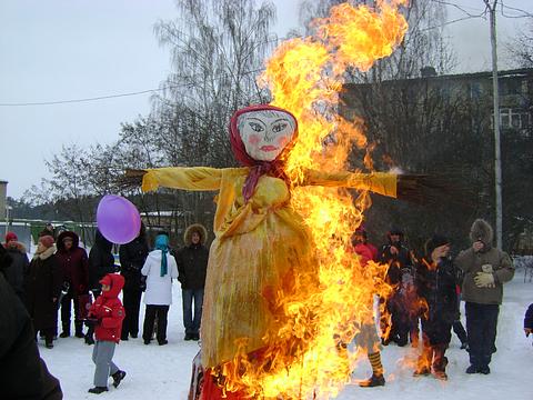 Песни на деня на палачинките: текстове на руски народни песни
