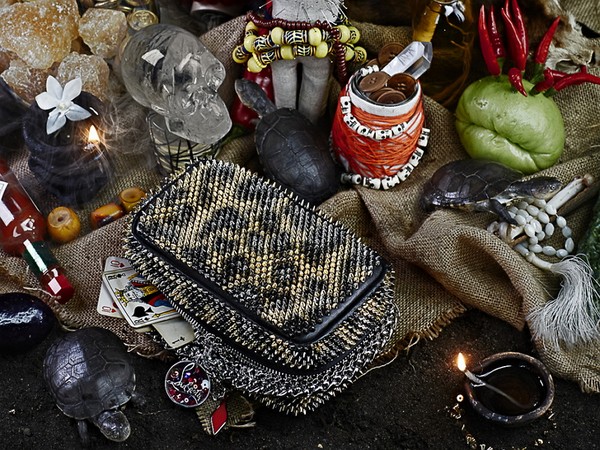 Възглавница за пепеляшка: съединителни чанти Piloutin от Christian Louboutin