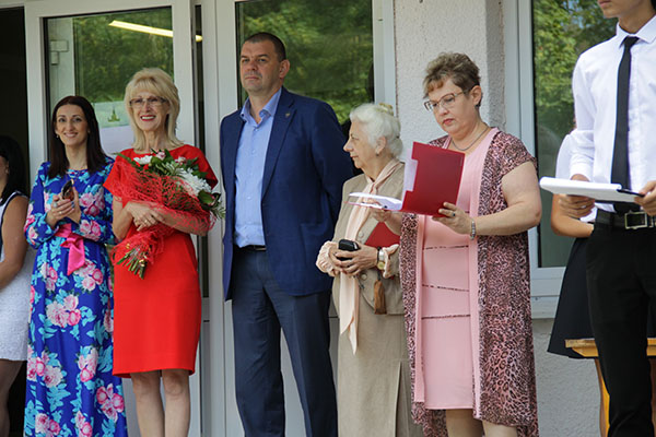 Красиви поздравления за дипломирането през 2017 г. за 9 и 11 клас