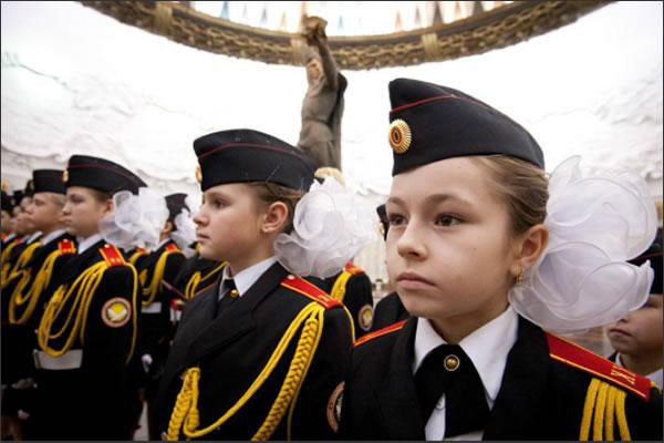 Сцени до 9 май