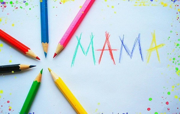 Сцените за Деня на майката са смешни и кратки за детска градина, начално училище и ученици от гимназията