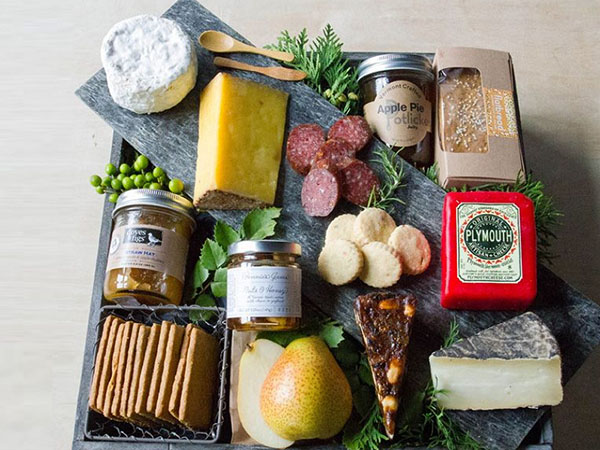 Вкусни подаръци за приятели и роднини: Топ 3 актуални идеи