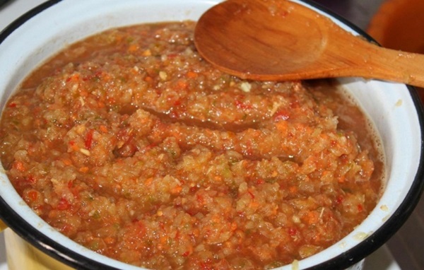Adjika от тиквички за зимата: стъпка по стъпка рецепти на празното място с снимка