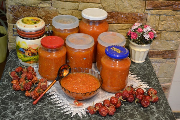 Adjika от тиквички за зимата: стъпка по стъпка рецепти на празното място с снимка