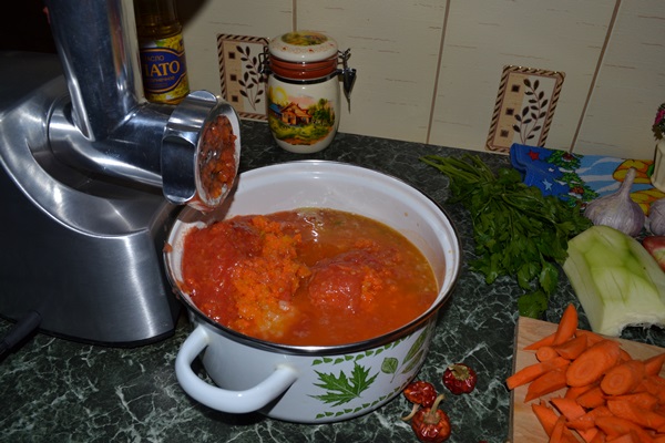 Adjika от тиквички за зимата: стъпка по стъпка рецепти на празното място с снимка