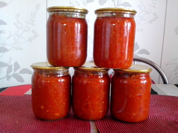 Adjika от тиквички за зимата: стъпка по стъпка рецепти на празното място с снимка