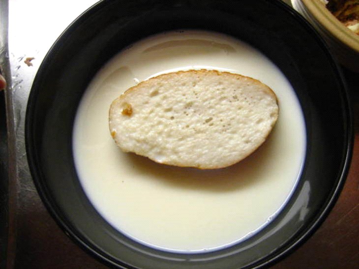 хляб в млякото
