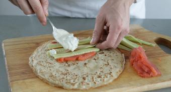 Тайни за готвене: рецепти за най-вкусните пълнени палачинки с снимки и видеоклипове