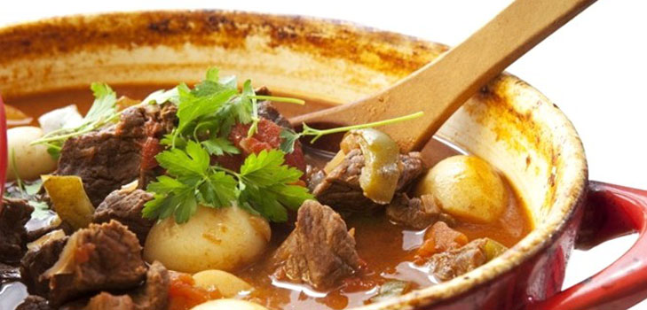 Голяма гюлаш с картофи