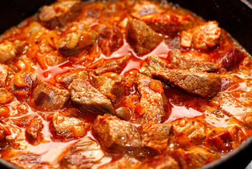 Голяма гюлаш с картофи