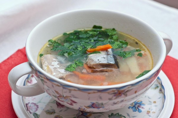 Супа от консервирана саура: вкусни и полезни рецепти