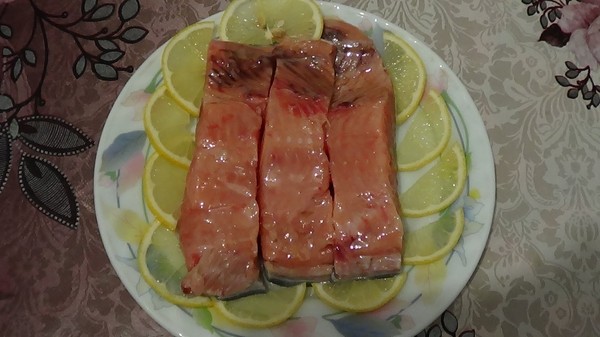 Как да вземем сьомга в саламура: рецепти