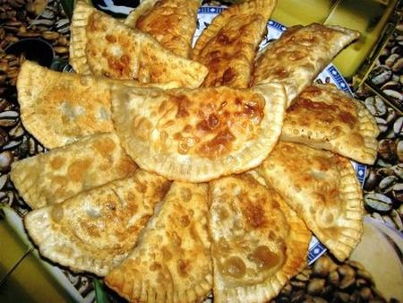 Кавказки пайове с месо - чебури Кавказки пайове с месо - чебури