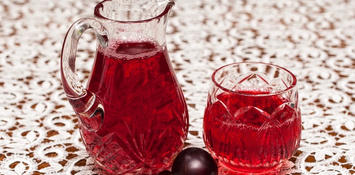 Компот от сливи за зимата