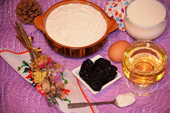 Стъпка по стъпка рецепта за кифли със сини сливи