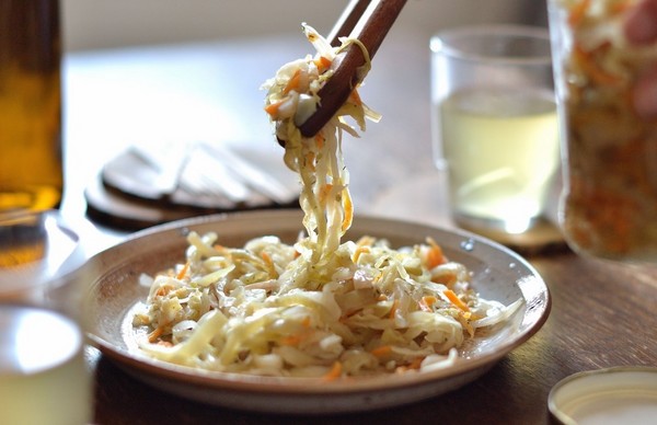 Мариновано зеле за зимата - хрупкаво, в саламура, вкусно, с аспирин, в кутии, без стерилизация, под железни капаци