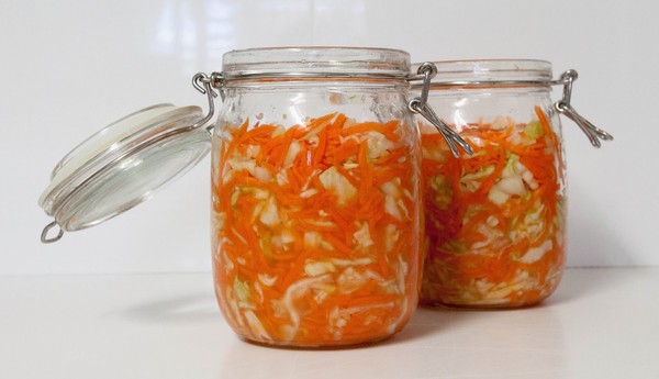 Мариновано зеле за зимата - хрупкаво, в саламура, вкусно, с аспирин, в кутии, без стерилизация, под железни капаци