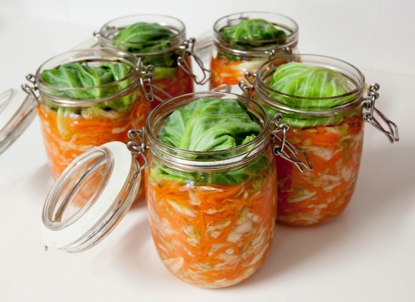Мариновано зеле за зимата - хрупкаво, в саламура, вкусно, с аспирин, в кутии, без стерилизация, под железни капаци