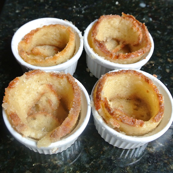 Много вкусна шарла с ябълки