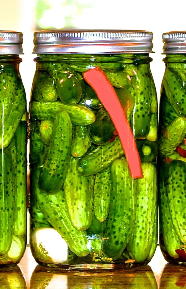 Вкусни краставици с чесън за зимата