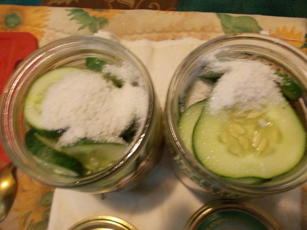 Вкусни краставици с чесън за зимата