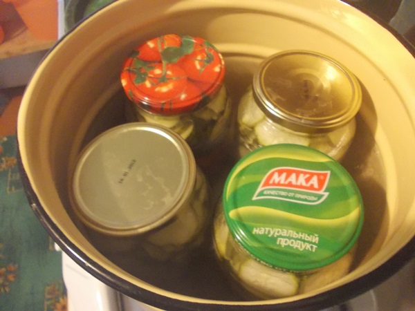 Вкусни краставици с чесън за зимата