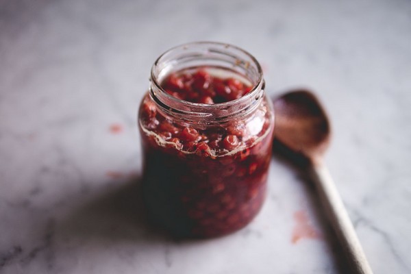 Роуан за зимата: рецепти за заготовки от обичайните червени и черни chokeberry