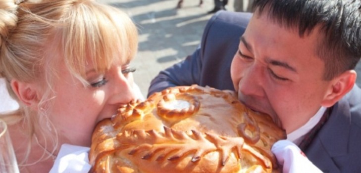 Сватбен хляб със собствените си ръце, рецепта и снимка