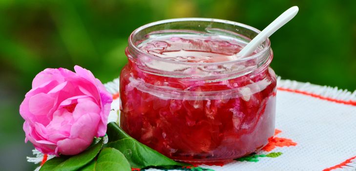 Рецептата на класически конфитюр от рози