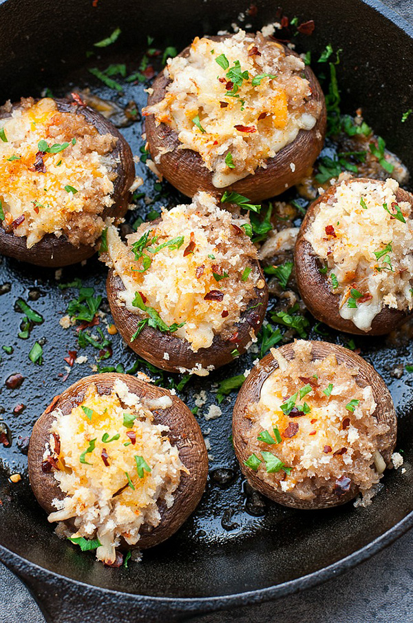 Закуски за Нова Година 2017 Петел - ние подготвяме нови вкусни и интересни рецепти за прости студени и топли новогодишни закуски