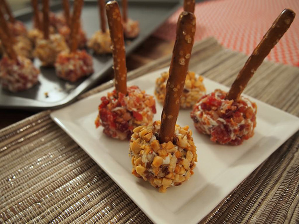 Закуски за Нова Година 2017 Петел - ние подготвяме нови вкусни и интересни рецепти за прости студени и топли новогодишни закуски